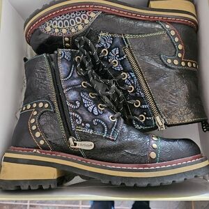 L' Artiste Boots